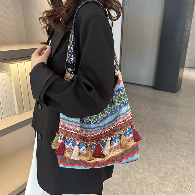 Large-capacity Chinese style tassel casual bag armpit crossbody bag