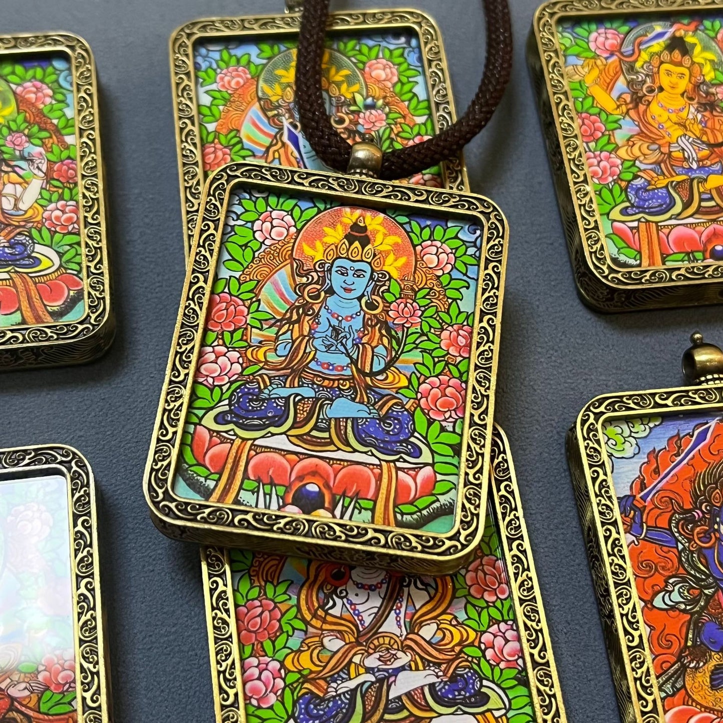 Five-way God of Wealth Thangka Pendant Amulet Necklace Yellow God of Wealth Black God of Wealth Gawu Box Life Year Guardian Buddha Amulet