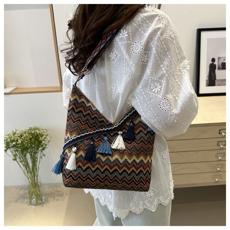 Travel bag ethnic style crossbody tassel bag new style casual shoulder bag