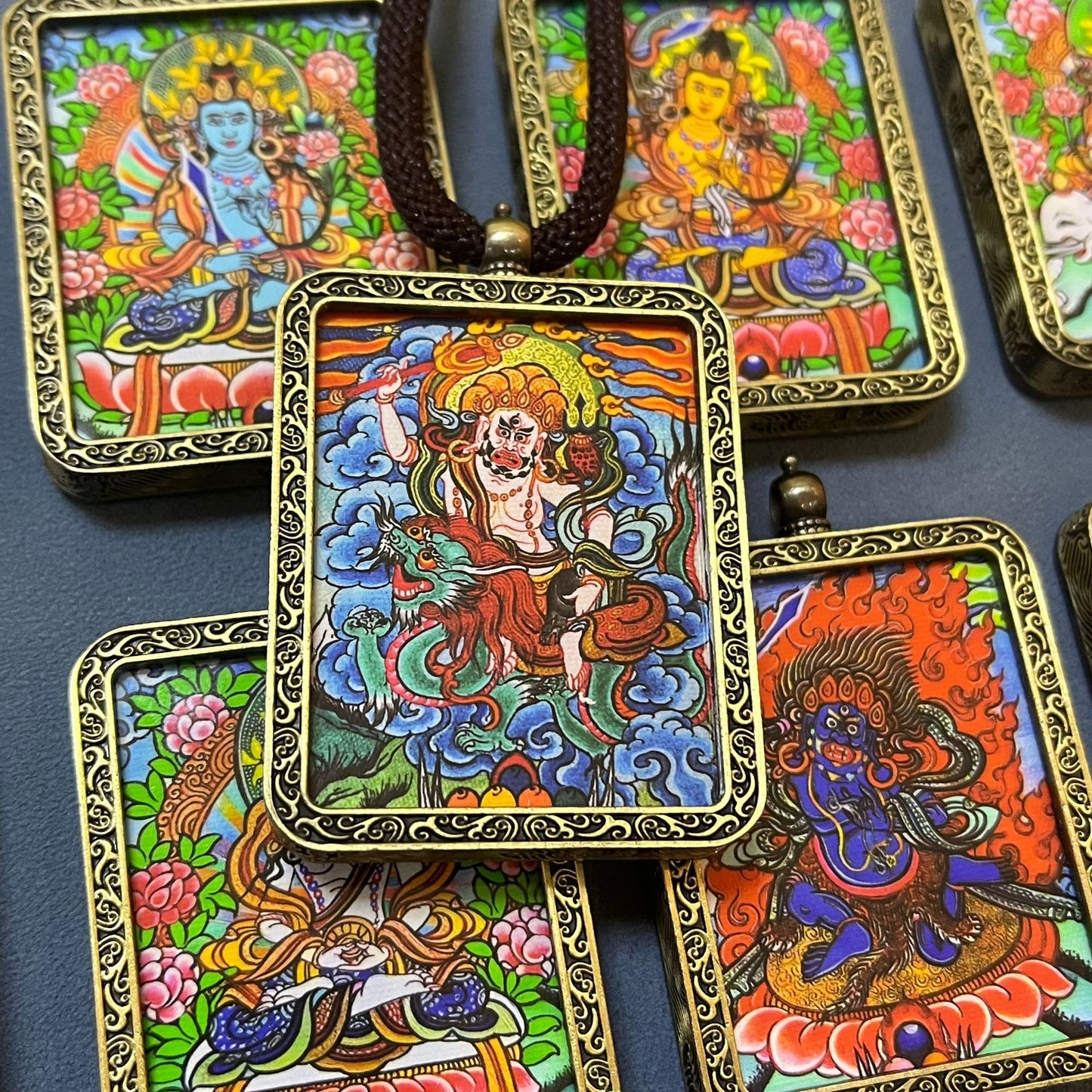 Five-way God of Wealth Thangka Pendant Amulet Necklace Yellow God of Wealth Black God of Wealth Gawu Box Life Year Guardian Buddha Amulet