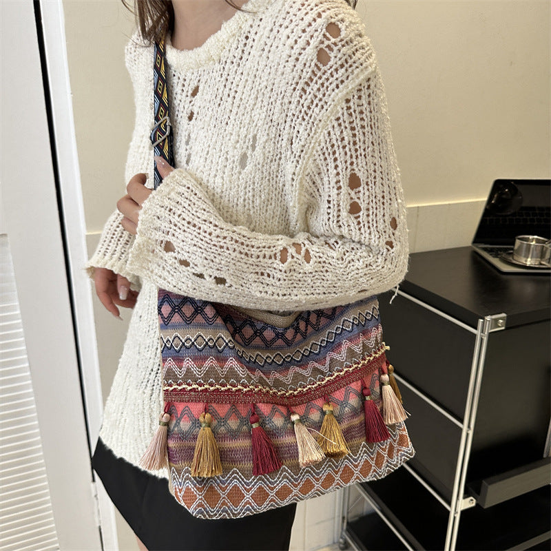 Large-capacity Chinese style tassel casual bag armpit crossbody bag