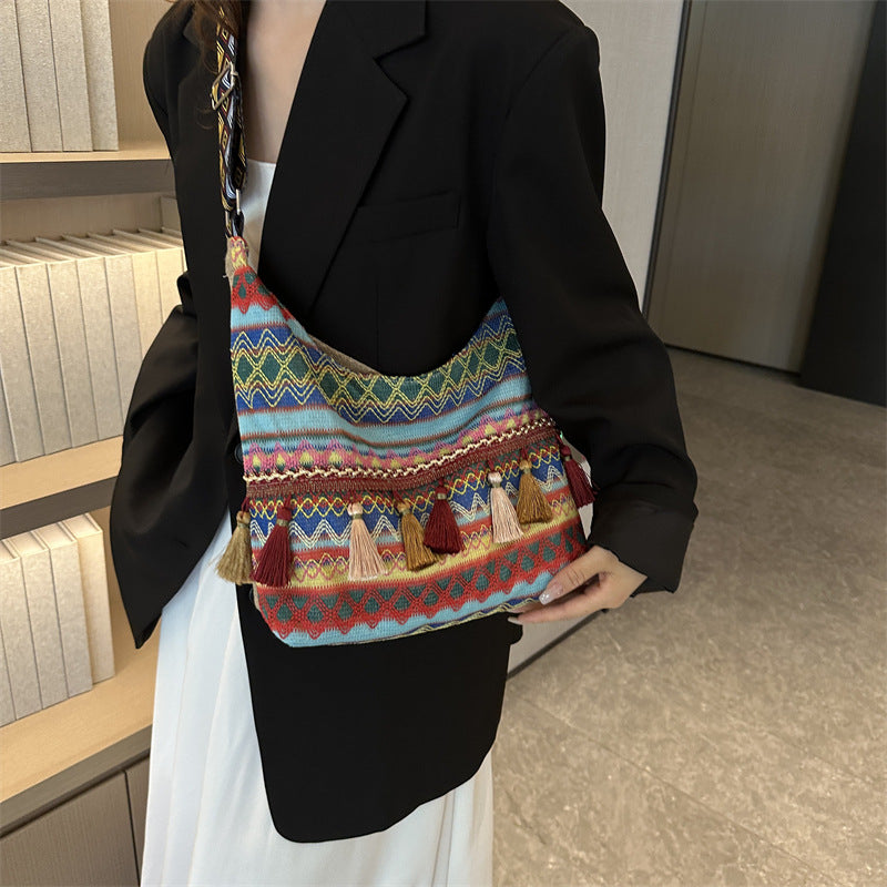 Large-capacity Chinese style tassel casual bag armpit crossbody bag