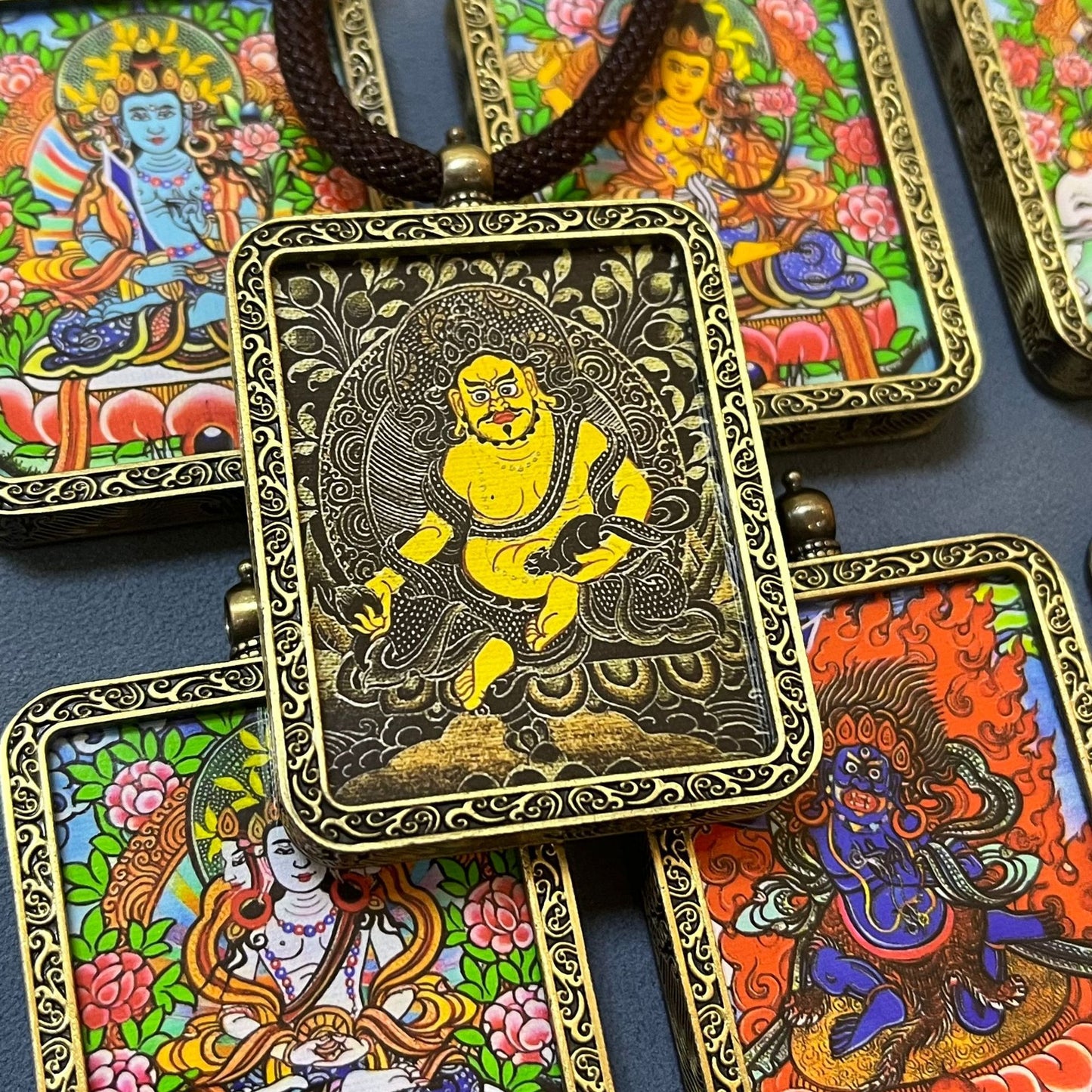 Five-way God of Wealth Thangka Pendant Amulet Necklace Yellow God of Wealth Black God of Wealth Gawu Box Life Year Guardian Buddha Amulet