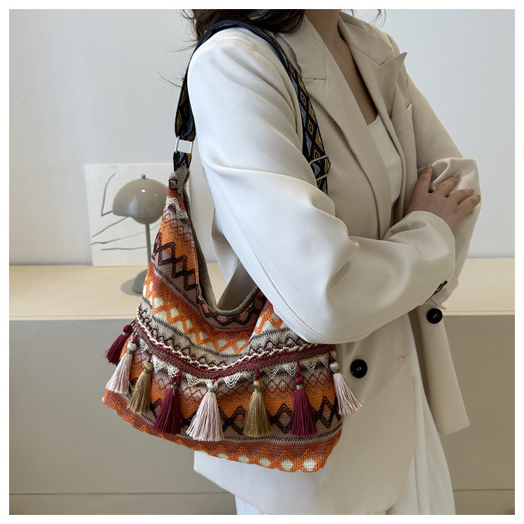 Large-capacity Chinese style tassel casual bag armpit crossbody bag