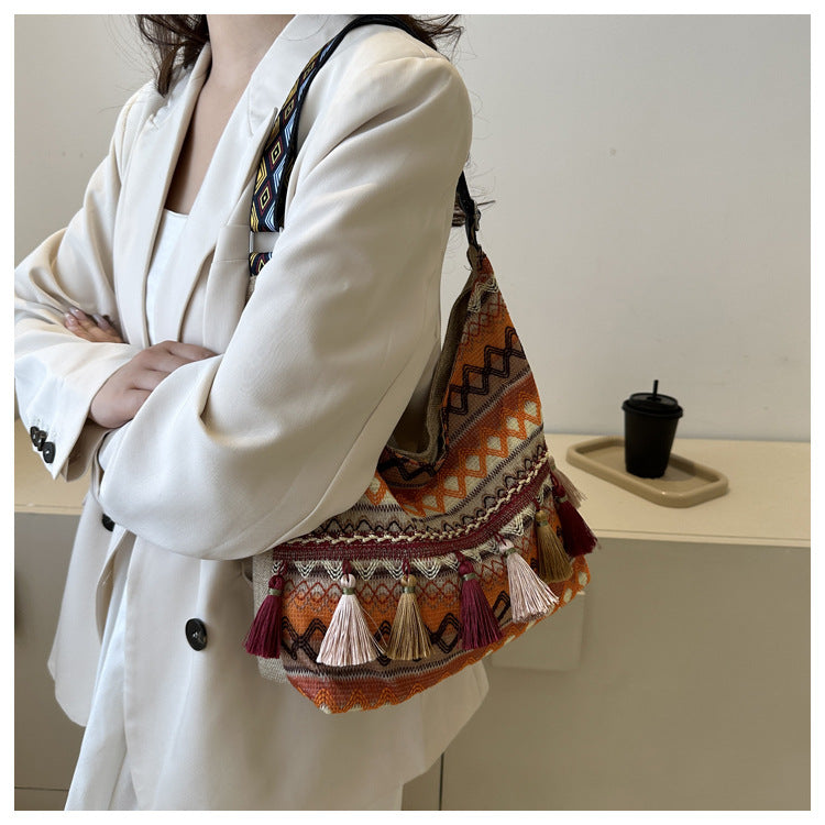 Large-capacity Chinese style tassel casual bag armpit crossbody bag