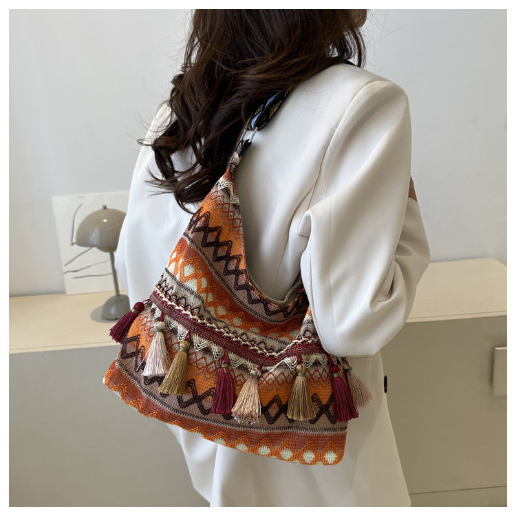 Large-capacity Chinese style tassel casual bag armpit crossbody bag